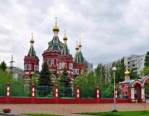 Las iglesias y monasterios antiguos sagrados ortodoxos más bellos de Rusia, foto y vídeo Vysoko - Monasterio Petrovsky