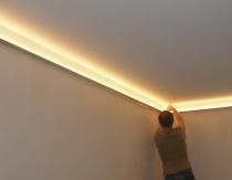 Pemasangan strip LED DIY di langit-langit