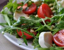 Рецепты салатов с руколой и помидорами Овощной салат с рукколой и помидорами