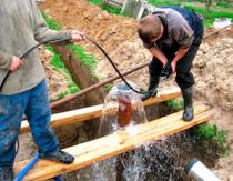 Video: How to bring water from a well to a house Types of pipes depending on the material