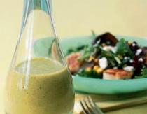 Sauces à salade : recettes simples et classiques de sauces à salade, vinaigrettes César et grecque, sauces tomates et fromage, recettes de vinaigrette pour toutes les occasions