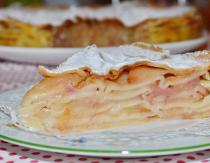 Tarta de manzana hecha con hojaldre