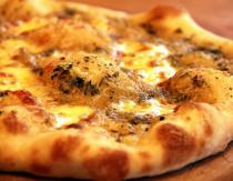 Pizza made from yeast-free dough: quick baking options Light yeast-free pizza dough